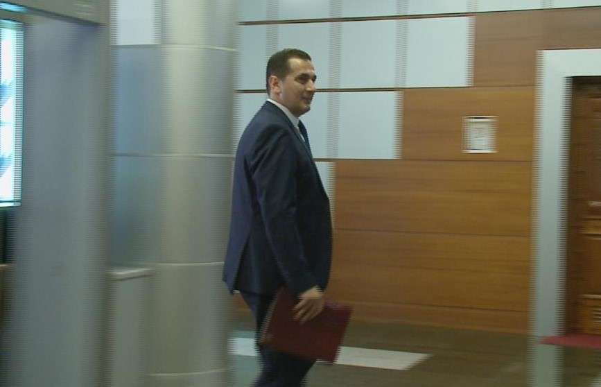 Hetime skandaloze dhe tendencioze të prokurorit të SPAK Klodian Braho: Pyet të pakënaqurën si dëshmitare të “egërsuar” : Kush është Lali Eri? Përgjigjia: Erion Veliaj, kam dëgjuar se ka hotel me R… në Dhërmi