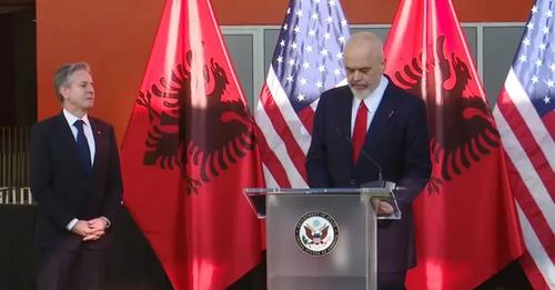 “Sot dikatatori që e ndërtoi po rrotullohet në varr”, Rama pret Blinken te Piramida: Shtëpia e shqiptarit, është shtëpia e mikut