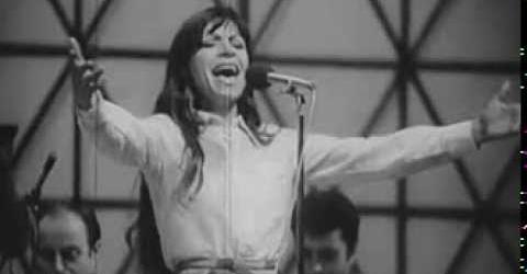 Sot 10 vite pa mbretëreshën e këngës shqiptare Vaçe Zela Sot 10 vite pa mbretëreshën e këngës shqiptare Vaçe Zela