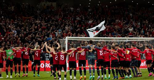 Legjionarët / Manaj, Mitaj, Muçolli e Cristian Shpendi gjejnë rrjetën Cikalleshi & Uzuni, vendimtarë me asiste Legjionarët / Manaj, Mitaj, Muçolli e Cristian Shpendi gjejnë rrjetën Cikalleshi & Uzuni, vendimtarë me asiste