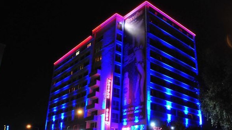 Tronditet Vjena/ 3 gra gjenden të vrara me thikë në një shtëpi publike! Nënë e bijë gjenden pa shenja jete në apartament Tronditet Vjena/ 3 gra gjenden të vrara me thikë në një shtëpi publike! Nënë e bijë gjenden pa shenja jete në apartament