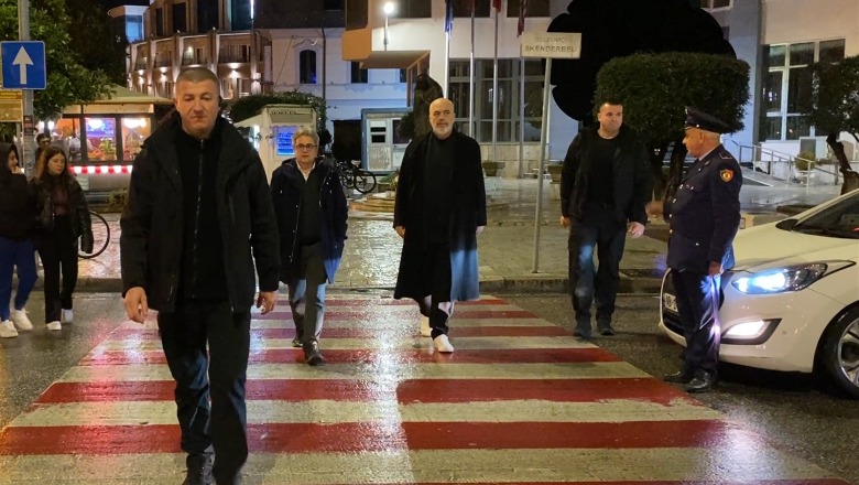 Dita e dytë e Karnavaleve, Rama së bashku me familjen në Shkodër, shijon magjinë e festës së veçantë Dita e dytë e Karnavaleve, Rama së bashku me familjen në Shkodër, shijon magjinë e festës së veçantë