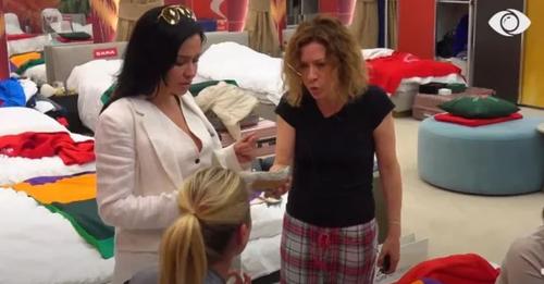 “Plakë e stazhonuar”! Nxehen gjakrat në BBV3, plas sherri mes Eglës dhe Rikes: E di sa faza pleqërie ke kaluar ti, i ke të gjitha në sy “Plakë e stazhonuar”! Nxehen gjakrat në BBV3, plas sherri mes Eglës dhe Rikes: E di sa faza pleqërie ke kaluar ti, i ke të gjitha në sy