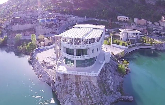 “Princi i Liqenit” të Shkodrës bëhet i shtetit, SPAK konfiskon pasuritë e Gëzim Cafit