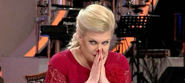 E trishtë! Eni Çobani humb njeriun e zemrës dhe rrëqeth me fjalët: Nuk do doja të shkruaja kurrë… E trishtë! Eni Çobani humb njeriun e zemrës dhe rrëqeth me fjalët: Nuk do doja të shkruaja kurrë…