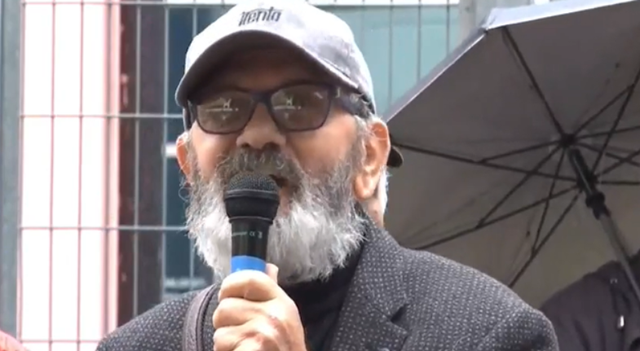 Vajtojca e radhës poshtë ballkonit të Saliut, Mehdi Malkaj: Të tradhtuan ministrat që kur erdhën tek ty ishin me çorape të grisura oi..oi..oi! Dalloji njerëzit o Doktor, u vijnë këmbët erë… Vajtojca e radhës poshtë ballkonit të Saliut, Mehdi Malkaj: Të tradhtuan ministrat që kur erdhën tek ty ishin me çorape të grisura oi..oi..oi! Dalloji njerëzit o Doktor, u vijnë këmbët erë…