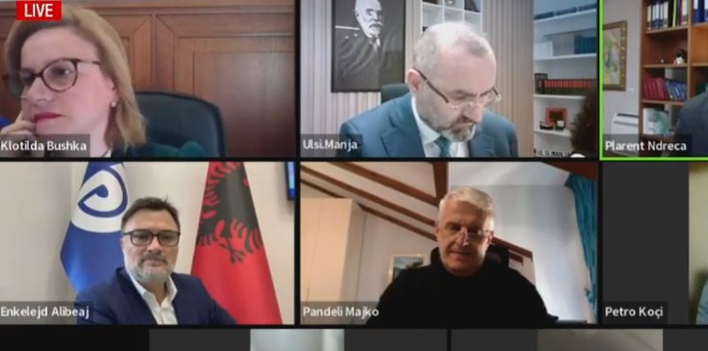 Debat në komision për Amnistinë Penale! Alibeaj i Lulit luan me qytetarët, “kërkon” më shumë kohë, Majko dhe Manja: Mos e pengoni, duhet të çojmë deri në fund detyrën tonë Debat në komision për Amnistinë Penale! Alibeaj i Lulit luan me qytetarët, “kërkon” më shumë kohë, Majko dhe Manja: Mos e pengoni, duhet të çojmë deri në fund detyrën tonë