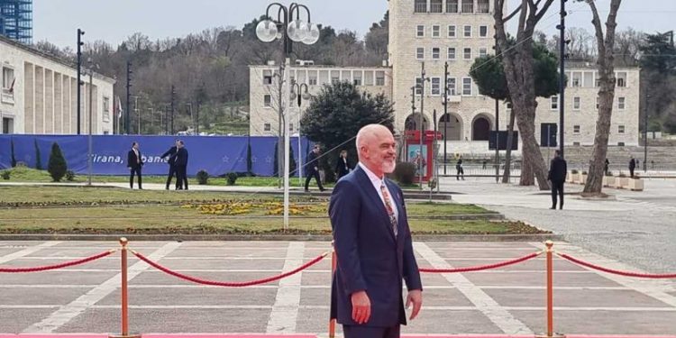 Nikoll Lesi: Edi Rama, mjeshtër i madh i lajmit botëror Nikoll Lesi: Edi Rama, mjeshtër i madh i lajmit botëror