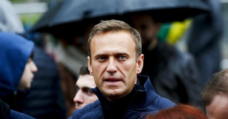 Një javë pas vdekjes së mistershme në burg, trupi i Alexei Navalny i dorëzohet nënës së tij, jo ish bashkëshortesh Një javë pas vdekjes së mistershme në burg, trupi i Alexei Navalny i dorëzohet nënës së tij, jo ish bashkëshortesh