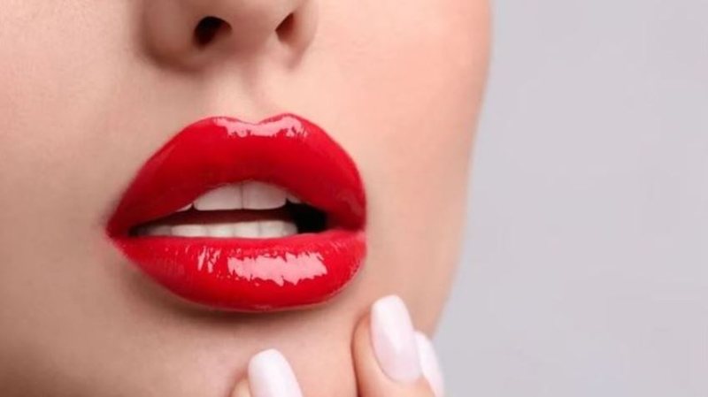 Bie nga froni frengjishtja: Ky është theksi më joshës i të folurit në botë Bie nga froni frengjishtja: Ky është theksi më joshës i të folurit në botë