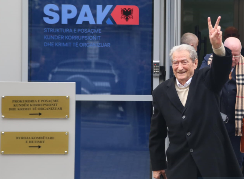 Apeli i GJKKO zbardh vendimin që e izoloi në majë të kullës: Sali Berisha njeri i rrezikshëm që mund të prishë provat! Shkeli në mënyrë të përsëritur vendimin e gjykatës Apeli i GJKKO zbardh vendimin që e izoloi në majë të kullës: Sali Berisha njeri i rrezikshëm që mund të prishë provat! Shkeli në mënyrë të përsëritur vendimin e gjykatës