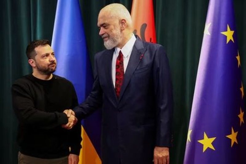 Marveshja me Zelensky: Hapen mijëra vende pune! Shqipëria do të vërë në punë fabrikat e armëve