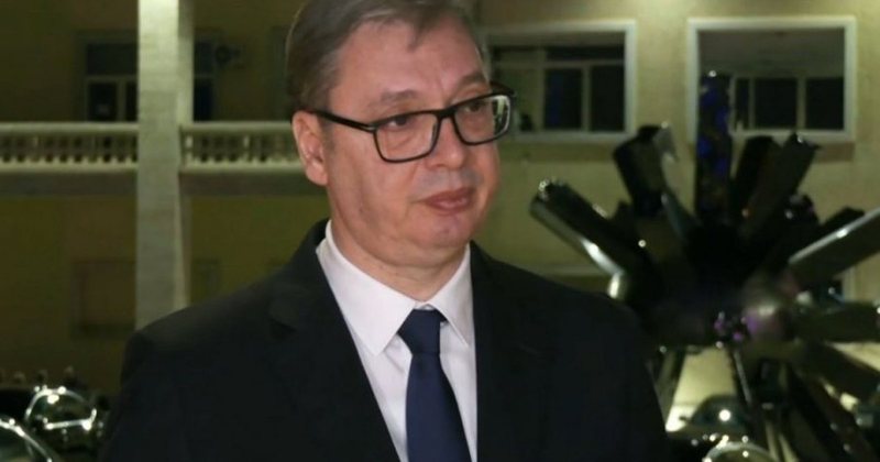 Mediat serbe dhe Bërnabiç bëjnë “hero” Vuçiçin: Historike ajo që bëri në Tiranë, i heqim kapelen Mediat serbe dhe Bërnabiç bëjnë “hero” Vuçiçin: Historike ajo që bëri në Tiranë, i heqim kapelen