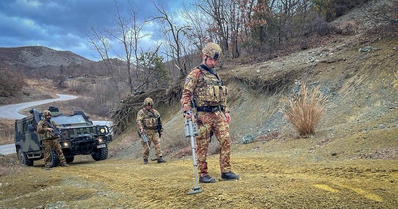 KFOR patrullon në kufirin e Kosovës, përse gjithë këto kontrolle? KFOR patrullon në kufirin e Kosovës, përse gjithë këto kontrolle?