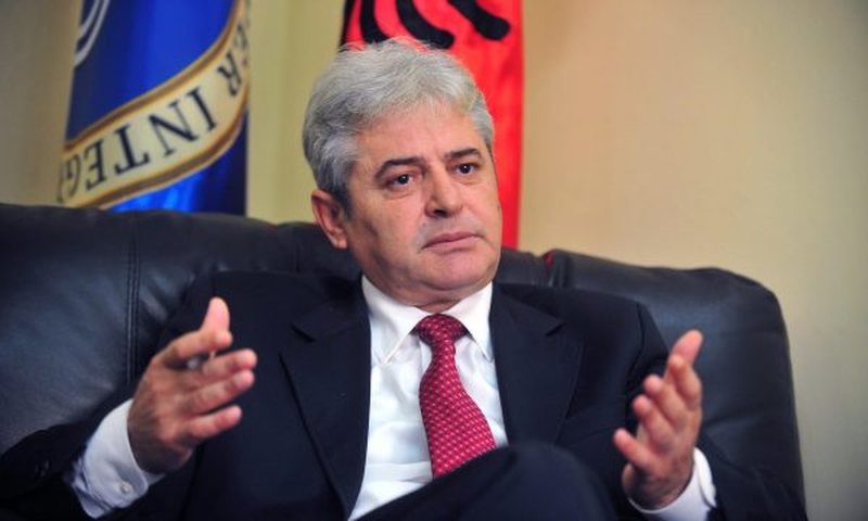Ali Ahmeti: Mendonte se ishte skocez, ish-sekretari i NATO-s doli me origjinë nga Vlora Ali Ahmeti: Mendonte se ishte skocez, ish-sekretari i NATO-s doli me origjinë nga Vlora