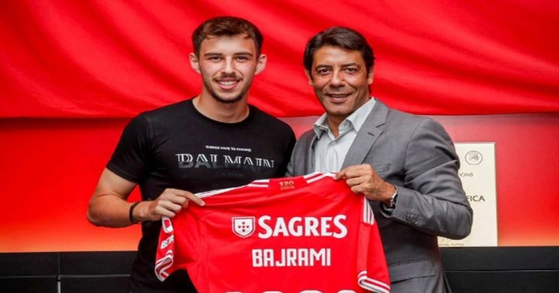 Mbrojtësi i Shqipërisë firmos nën praninë e Rui Kostës me klubin e “Benfikës” Mbrojtësi i Shqipërisë firmos nën praninë e Rui Kostës me klubin e “Benfikës”