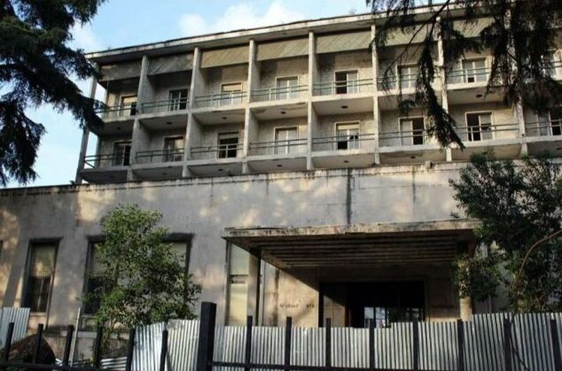 Si u zhbë hotel Dajti pa bërë zë: Çfarë s’ia bënë dot komunistët, ia bënë postkomunistët demokratë Si u zhbë hotel Dajti pa bërë zë: Çfarë s’ia bënë dot komunistët, ia bënë postkomunistët demokratë