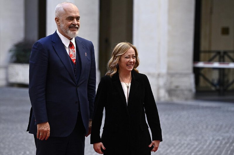 Senati italian miraton protokollin me Shqipërinë për marrëveshjen e emigrantëve Senati italian miraton protokollin me Shqipërinë për marrëveshjen e emigrantëve