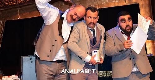 Shqipëria lehonë e demokracisë! Ti qerrata që s’di këndim, o bëhesh deputet, o pedagog në universitet për të dhënë arsim Shqipëria lehonë e demokracisë! Ti qerrata që s’di këndim, o bëhesh deputet, o pedagog në universitet për të dhënë arsim