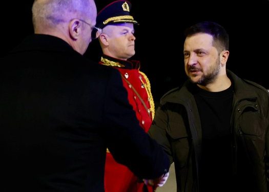 Zelensky mbërrin në Shqipëri, pritet nga ministri i Jashtëm Hasani dhe ambasadori ukrainas në Tiranë! Ja axhenda e plotë Zelensky mbërrin në Shqipëri, pritet nga ministri i Jashtëm Hasani dhe ambasadori ukrainas në Tiranë! Ja axhenda e plotë