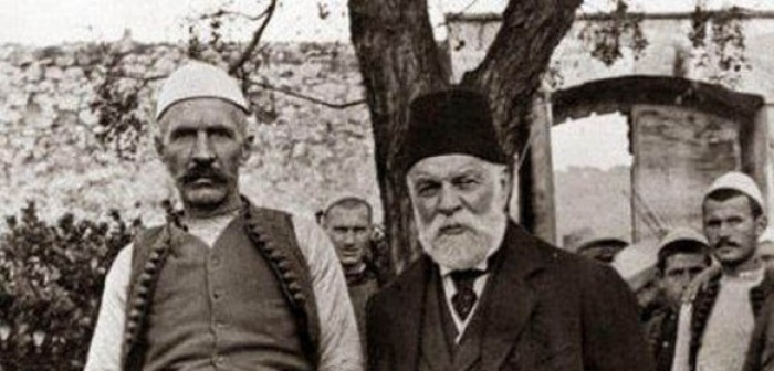 Brenda disa minutave vriten të gjithë! Isa, dy djemtë studentë në Vjenë, dy nipërit… Francezët ndihmuan vrasjen e Boletinit? Brenda disa minutave vriten të gjithë! Isa, dy djemtë studentë në Vjenë, dy nipërit… Francezët ndihmuan vrasjen e Boletinit?