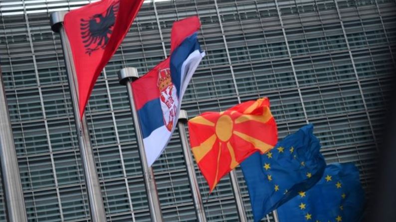 Samiti i Brukselit: BE dy miliardë euro për Ballkanin Perëndimor Samiti i Brukselit: BE dy miliardë euro për Ballkanin Perëndimor