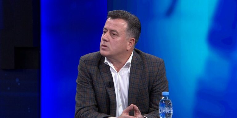 Të hënën opozita në protestë, Flamur Noka paralajmëron ç’do ndodhë: Do të këtë bllokim dhe paralizim të institucioneve Të hënën opozita në protestë, Flamur Noka paralajmëron ç’do ndodhë: Do të këtë bllokim dhe paralizim të institucioneve