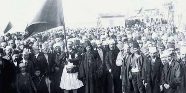 12 Mars 1942…ngritja e Flamurit Kuq e Zi në Parga,  Çamëri