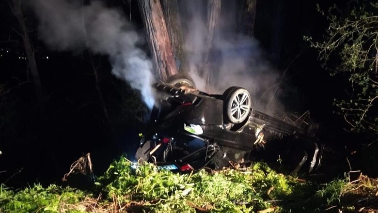 Makina del nga rruga dhe merr flakë, humbin jetën dy të rinj shqiptarë! Një i plagosur rëndë Makina del nga rruga dhe merr flakë, humbin jetën dy të rinj shqiptarë! Një i plagosur rëndë