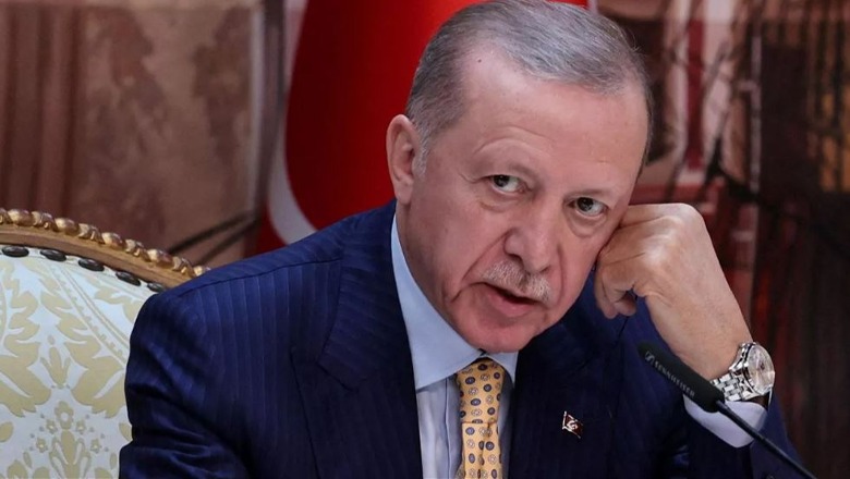 Tensionet arrijnë kulmin, Erdogan mallkon kryeminstrin izraelit Netanyahu: Zoti e shkatërroftë! Tensionet arrijnë kulmin, Erdogan mallkon kryeminstrin izraelit Netanyahu: Zoti e shkatërroftë!