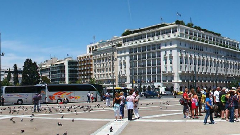 Shqiptarët pa leje qëndrimi në Greqi! Ambasada shqiptare sqaron kur dhe si mund të lëvizet