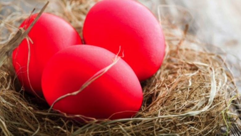 Veza e kuqe e Pashkës, historia dhe simbolika e saj Veza e kuqe e Pashkës, historia dhe simbolika e saj