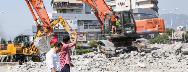 Prishja e mbikalimit te Zogut të Zi dhe “varrosja” e investimit në sheshin Skënderbej! Qeveria në heshtje kriminale asnjë kallëzim për Bashën, Berishën dhe bashkëpunëtorët e tyre!