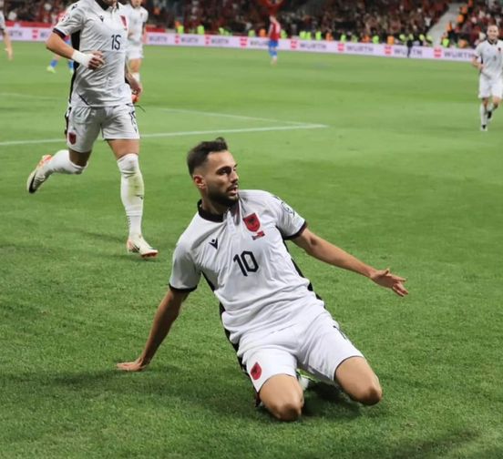 Në ditëlindjen e 25 -të që sapo festoi, pak histori që ta bëjnë “zemrën mal” për Nedim Bajramit Në ditëlindjen e 25 -të që sapo festoi, pak histori që ta bëjnë “zemrën mal” për Nedim Bajramit