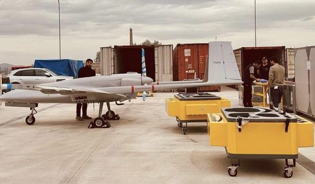 VIDEO/ Vijon montimi i dronëve Bajraktar në bazën e re ajrore të NATO-s në Kuçovë
