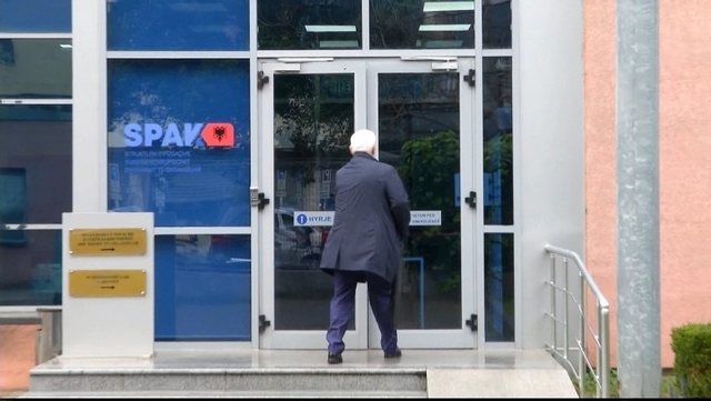 VIDEO/ Ish-ministri i Drejtësisë, Nasip Naço thirret në SPAK VIDEO/ Ish-ministri i Drejtësisë, Nasip Naço thirret në SPAK