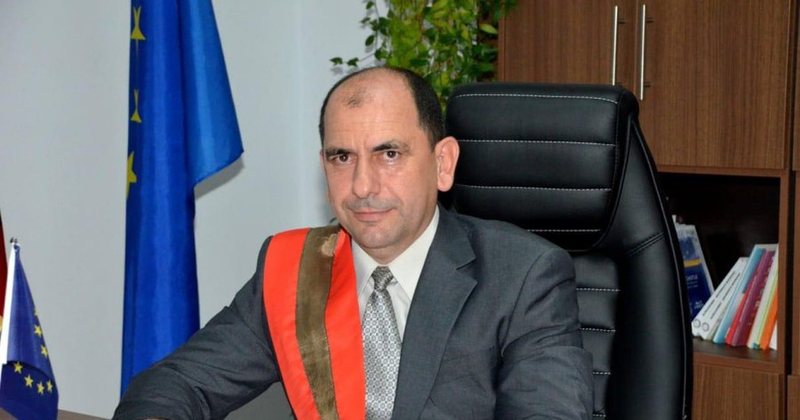 SPAK merr të pandehur kryebashkiakun e Libohovës! Akuzohet për kohën kur ka shërbyer si drejtues policie SPAK merr të pandehur kryebashkiakun e Libohovës! Akuzohet për kohën kur ka shërbyer si drejtues policie