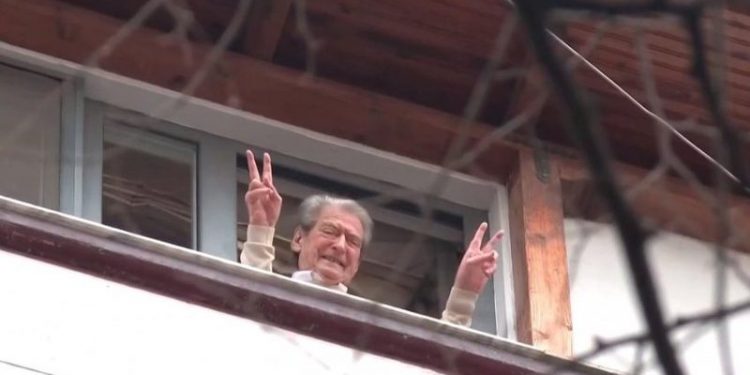 Përralla nga “Plaku i ballkonit”: Kuçovën i’a dhashë unë NATO-s, jo Edi Rama! Përralla nga “Plaku i ballkonit”: Kuçovën i’a dhashë unë NATO-s, jo Edi Rama!