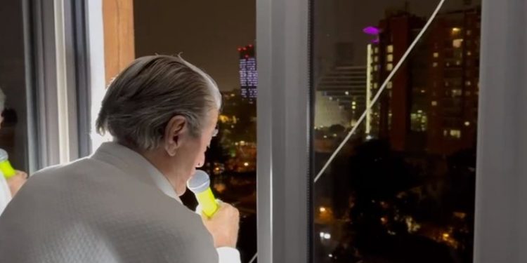 Sali Berisha në versionin e “lugatit”: Mos mendoni se po vdiqa unë, do shpëtoni! Qytetarët : Amin, sa më parë, që të shpëtoj Shqipëria Sali Berisha në versionin e “lugatit”: Mos mendoni se po vdiqa unë, do shpëtoni! Qytetarët : Amin, sa më parë, që të shpëtoj Shqipëria