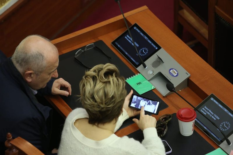 FOTOT/ Monika i “qan hallin” shokut: Shiko Petrit, më kanë filmuar këtu… FOTOT/ Monika i “qan hallin” shokut: Shiko Petrit, më kanë filmuar këtu…