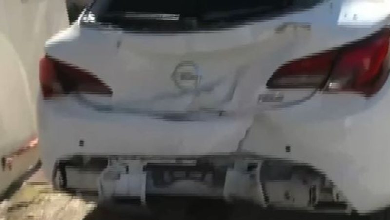 VIDEO/ Shpërndanin drogë me makinën e policisë, shqiptari dhe polici grek u përplasën me tre automjete në tentativë për t’u larguar