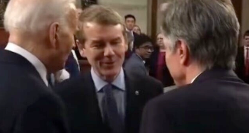 Biden ‘harron’ mikrofonin ndezur: Ja si presidenti i ShBA i ngul thika pas shpine Gazës dhe bën paralajmërimin e bujshëm ndaj Izraelit (Video) Biden ‘harron’ mikrofonin ndezur: Ja si presidenti i ShBA i ngul thika pas shpine Gazës dhe bën paralajmërimin e bujshëm ndaj Izraelit (Video)