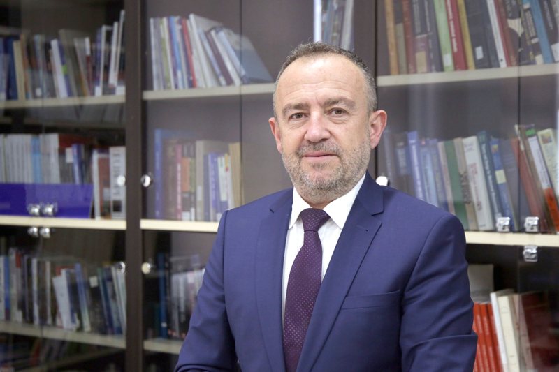 Pasuria e dyshimtë e “sheikut” të Kuvendit Laert Duraj që sfidon “ujqërit” e vjetër në politikë, vilë 940 mijë euro, 11 llogari bankare… Pasuria e dyshimtë e “sheikut” të Kuvendit Laert Duraj që sfidon “ujqërit” e vjetër në politikë, vilë 940 mijë euro, 11 llogari bankare…