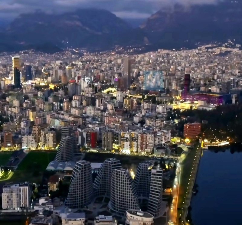 “Tualeti me dritare është luks sot në Tiranë”! Konsultenti i shitjeve: Ja çfarë fshehin, kur thonë “apartament okazion”!