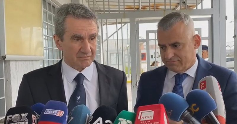 Kllounët grek vazhdojnë pelegrinazhin: Beleri ka në dorë anëtarsimin në BE?! Një ish-ministri i Jashtëm grek e takon në burgun e Fierit: Kërcënon se Shqipëria s’ka shanse në BE Kllounët grek vazhdojnë pelegrinazhin: Beleri ka në dorë anëtarsimin në BE?! Një ish-ministri i Jashtëm grek e takon në burgun e Fierit: Kërcënon se Shqipëria s’ka shanse në BE