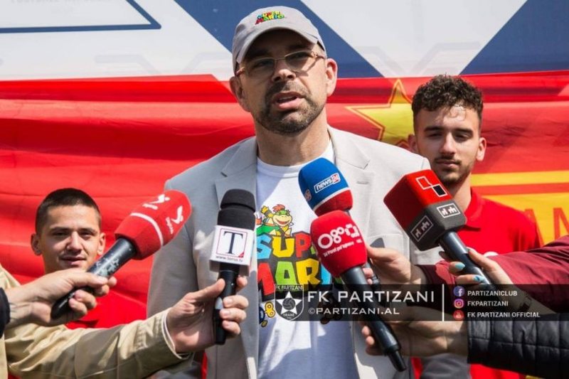 Rrëfimi i Olsi Ramës: Kam qenë hamall në Greqi, marrëdhënia me vëllain dhe jeta në SHBA Rrëfimi i Olsi Ramës: Kam qenë hamall në Greqi, marrëdhënia me vëllain dhe jeta në SHBA