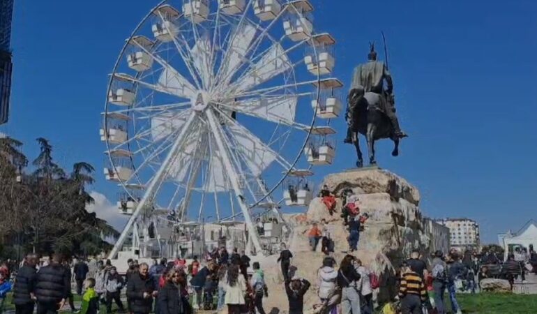“Gëzuar festën…një stinë të mbarë”! Qytetarët zgjedhin Tiranën për të festuar Ditën e Verës: Aktivitete për fëmijë dhe të rritur