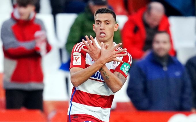 Myrto Uzuni parakalon Ferran Torres dhe Rodrygo, ylli shqiptar “kokë më kokë” me Vinicius Jr Myrto Uzuni parakalon Ferran Torres dhe Rodrygo, ylli shqiptar “kokë më kokë” me Vinicius Jr