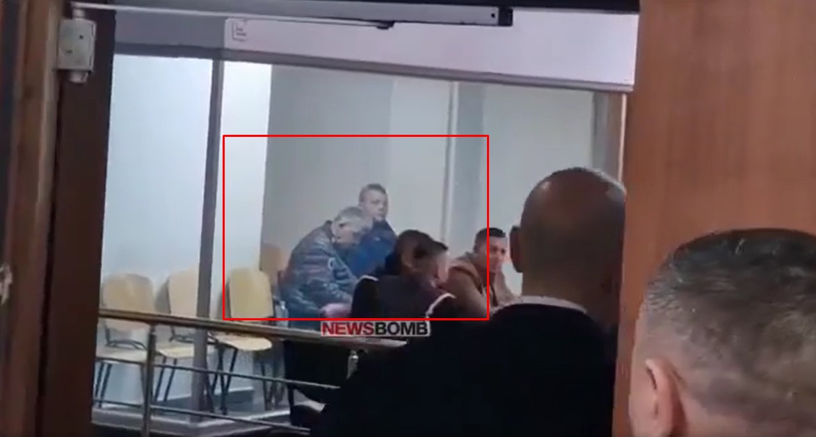 Jorgo Goro jep dorëheqjen si kryebashkiak i Himarës me një letër të gjatë për bashkëqytetarët e tij Jorgo Goro jep dorëheqjen si kryebashkiak i Himarës me një letër të gjatë për bashkëqytetarët e tij