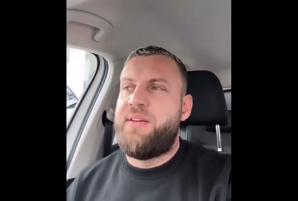VIDEO/ Luiz Ejlli për linjën e “Wizz Air” që fluturoi nga Londra për në Tiranë, por i uli pasagjerët në Shkup: Mos na lënë zoti pa njerëz të mirë, një mik më ofroi makinën të kthehesha në shtëpi